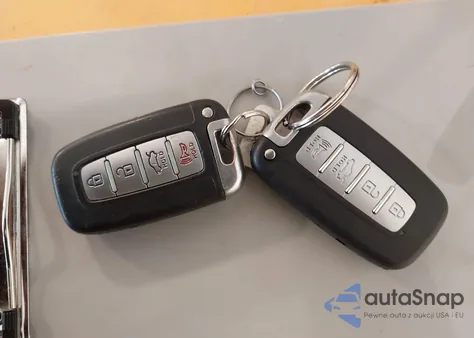 2011 Hyundai Sonata Limited z USA, uszkodzony, nr VIN 5NPEC4AC1BH217740